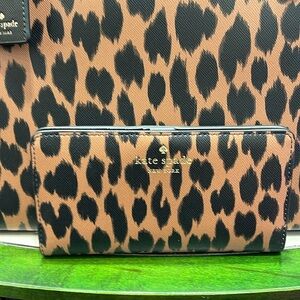 Kate Spade Schuyler Large Slim Bifold Wallet
COLOR:
Multi
NWT